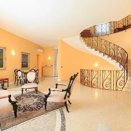 Virginia Villa *